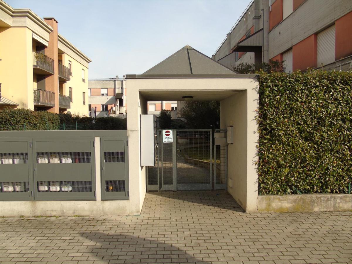 Hotel Casa Leonardo Airport Azzano San Paolo Exterior foto